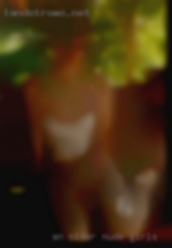 An older  nude girls woman who wants to have fun.
