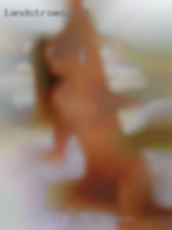 I'm a nudist and nude woman exhibitionist/voyeur.